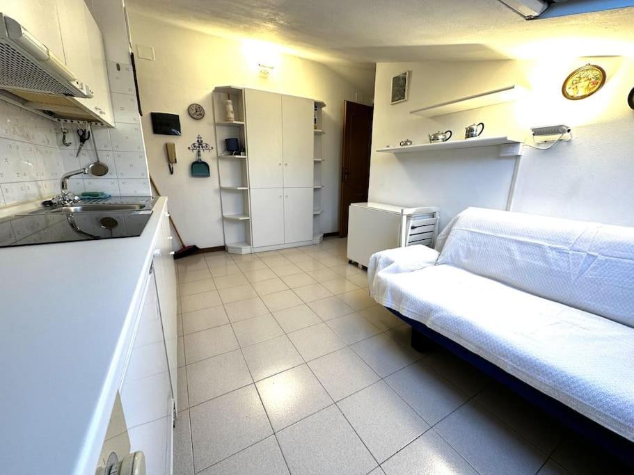 A 1 Minuto Dalla A Piedi - *